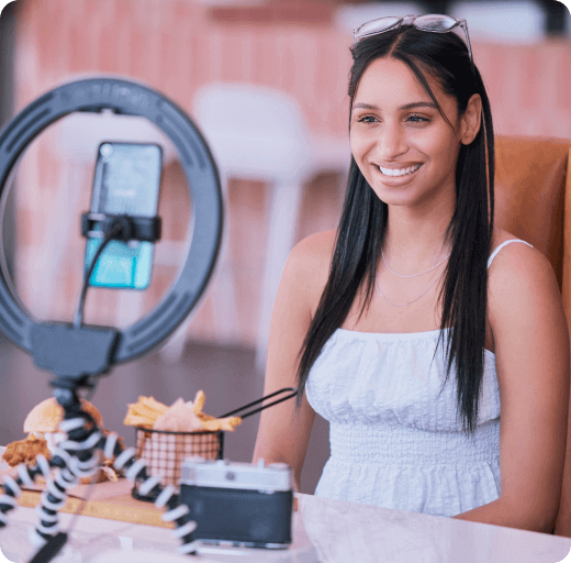 Influencers & Bloggers Influencers & Bloggers